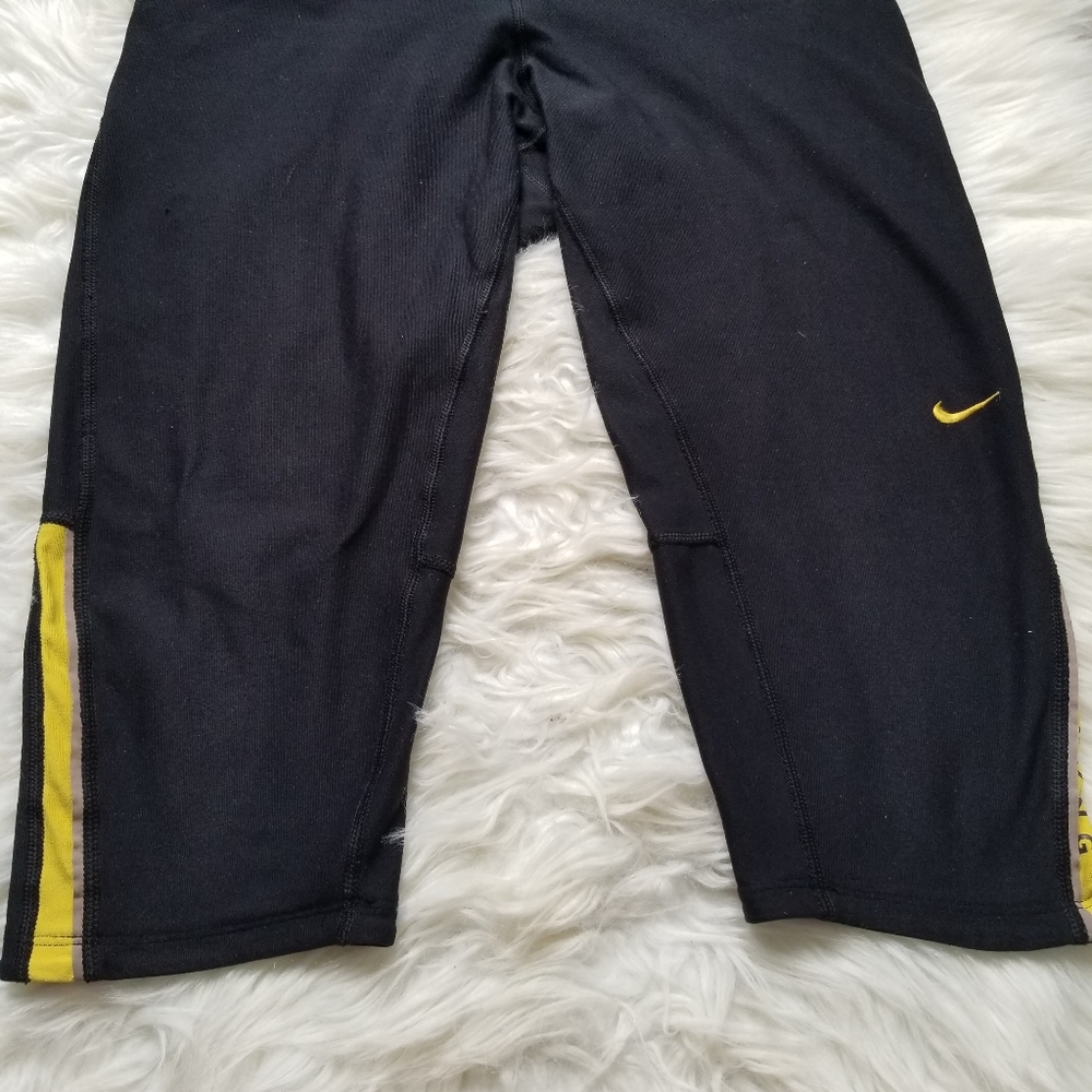 Nike Livestrong Dri Fit Capris Medium - Picture 3 of 12